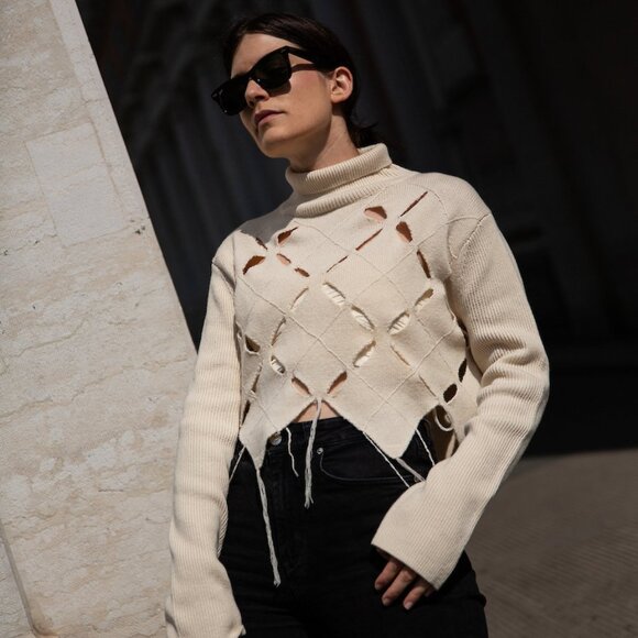 H&M Cashmere-blend Cream Cut-Out Cropped Turtleneck Sweater Ext-Long Sleeve SzXL - Picture 1 of 7